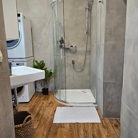Apartment Design 3br Old Town With Castel & Cathedral View-free Parking