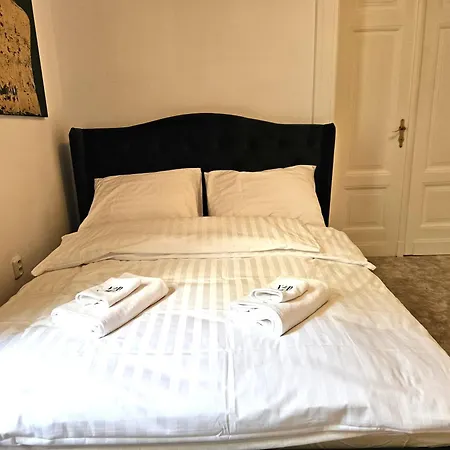 Design 3br Old Town With Castel & Cathedral View-free Parking *