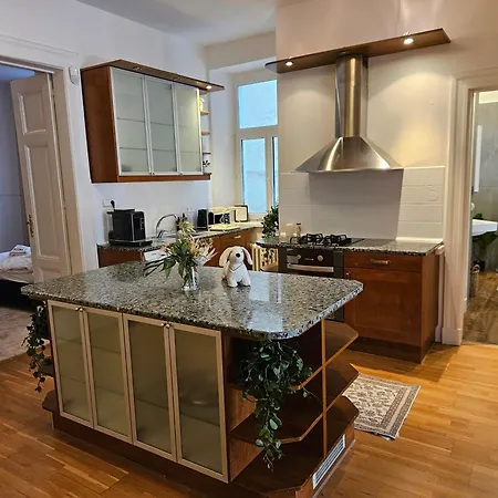 Design 3br Old Town With Castel & Cathedral View-free Parking *