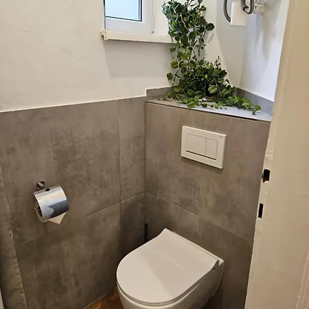 Design 3br Old Town With Castel & Cathedral View-free Parking