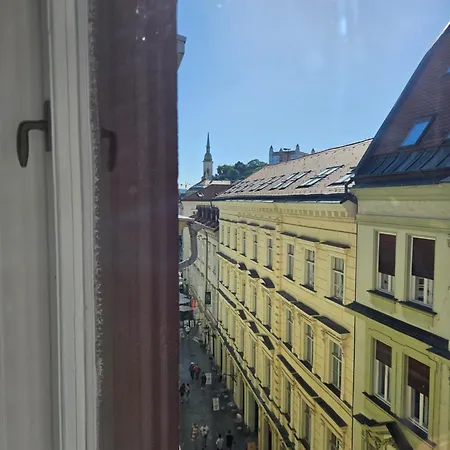Design 3br Old Town With Castel & Cathedral View-free Parking